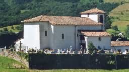 Biriatou's church seen from the side.